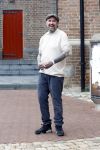 Arnhem 13 mei 2026
Ben Saunders loopt met een wandelstok omdat hij een drie dubbele hernia heeft .