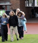 Amsterdam 4 juni 2026
Lunch met artiesten en influencers van de Amsterdamse zomer in het Olympisch stadion. Bente kwam met partner Sam Lawalata (Sim Fane)