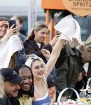 Amsterdam 4 juni 2026
Lunch met artiesten en influencers van de Amsterdamse zomer in het Olympisch stadion. Bente 