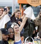 Amsterdam 4 juni 2026
Lunch met artiesten en influencers van de Amsterdamse zomer in het Olympisch stadion. Bente 