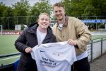 Koningin Maxima bij aftrap campagne Onzichtbare Blessure
VOORBURG 2 juni 2026 Koningin Maxima tijdens de aftrap van âDe Onzichtbare Blessureâ. Met het programma besteden KNVB en Zilveren Kruis aandacht aan mentale gezondheid in het amateurvoetbal. MIND Us wil dat jongeren grip krijgen op hun mentale gezondheid, zich veerkrachtig ontwikkelen en hulp weten te vinden als dat nodig is, Maxima is erevoorzitter van de stichting. De aftrap vind plaats in de Week van de Mentale Gezondheid. Snelle en Billy Dans
