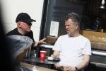 Amsterdam 29 mei 2026
Boris Dittrich en Jehoshua Rozenman op terras bij de coffee company 