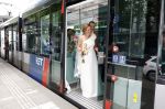 Rotterdam 27 juni 2026
Carola Schouten de burgemeester van Rotterdam, is vandaag getrouwd. Zij en Coert Kleijwegt gaven elkaar het jawoord op het gemeentehuis van Rotterdam. Sander de Kramer trouwde het stel. Ze kwamen met de tram naar het stadhuis 