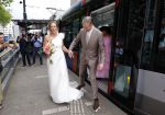Rotterdam 27 juni 2026
Carola Schouten de burgemeester van Rotterdam, is vandaag getrouwd. Zij en Coert Kleijwegt gaven elkaar het jawoord op het gemeentehuis van Rotterdam. Sander de Kramer trouwde het stel. Ze kwamen met de tram naar het stadhuis 