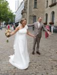 Rotterdam 27 juni 2026
Carola Schouten de burgemeester van Rotterdam, is vandaag getrouwd. Zij en Coert Kleijwegt gaven elkaar het jawoord op het gemeentehuis van Rotterdam. Sander de Kramer trouwde het stel.