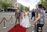 Rotterdam 27 juni 2026
Carola Schouten de burgemeester van Rotterdam, is vandaag getrouwd. Zij en Coert Kleijwegt gaven elkaar het jawoord op het gemeentehuis van Rotterdam. Sander de Kramer trouwde het stel.