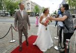 Rotterdam 27 juni 2026
Carola Schouten de burgemeester van Rotterdam, is vandaag getrouwd. Zij en Coert Kleijwegt gaven elkaar het jawoord op het gemeentehuis van Rotterdam. Sander de Kramer trouwde het stel.