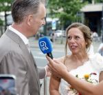 Rotterdam 27 juni 2026
Carola Schouten de burgemeester van Rotterdam, is vandaag getrouwd. Zij en Coert Kleijwegt gaven elkaar het jawoord op het gemeentehuis van Rotterdam. Sander de Kramer trouwde het stel.