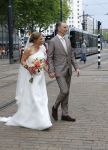 Rotterdam 27 juni 2026
Carola Schouten de burgemeester van Rotterdam, is vandaag getrouwd. Zij en Coert Kleijwegt gaven elkaar het jawoord op het gemeentehuis van Rotterdam. Sander de Kramer trouwde het stel.