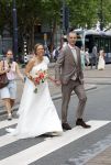 Rotterdam 27 juni 2026
Carola Schouten de burgemeester van Rotterdam, is vandaag getrouwd. Zij en Coert Kleijwegt gaven elkaar het jawoord op het gemeentehuis van Rotterdam. Sander de Kramer trouwde het stel.