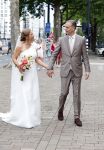 Rotterdam 27 juni 2026
Carola Schouten de burgemeester van Rotterdam, is vandaag getrouwd. Zij en Coert Kleijwegt gaven elkaar het jawoord op het gemeentehuis van Rotterdam. Sander de Kramer trouwde het stel.
