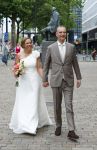 Rotterdam 27 juni 2026
Carola Schouten de burgemeester van Rotterdam, is vandaag getrouwd. Zij en Coert Kleijwegt gaven elkaar het jawoord op het gemeentehuis van Rotterdam. Sander de Kramer trouwde het stel.