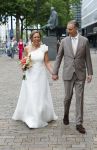 Rotterdam 27 juni 2026
Carola Schouten de burgemeester van Rotterdam, is vandaag getrouwd. Zij en Coert Kleijwegt gaven elkaar het jawoord op het gemeentehuis van Rotterdam. Sander de Kramer trouwde het stel.