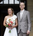 Rotterdam 27 juni 2026
Carola Schouten de burgemeester van Rotterdam, is vandaag getrouwd. Zij en Coert Kleijwegt gaven elkaar het jawoord op het gemeentehuis van Rotterdam. Sander de Kramer trouwde het stel.
