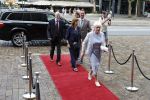 Rotterdam 27 juni 2026
Carola Schouten de burgemeester van Rotterdam, is vandaag getrouwd. Zij en Coert Kleijwegt gaven elkaar het jawoord op het gemeentehuis van Rotterdam. Sander de Kramer trouwde het stel.
