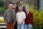 Hoenderloo 7 mei 2026
Perspresentatie cast musical We zijn toch familie -. De cast bestaat uit : Paul de Leeuw, Annick Boer, Bart van Veldhoven, Martijn Kardol en RenÃ©e de Gruijl