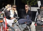 Amsterdam 29 mei 2026
Chantal janzen met haar man Marcel Geeratz op terras .
