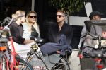 Amsterdam 29 mei 2026
Chantal janzen met haar man Marcel Geeratz op terras .