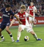 Amsterdam, 2 Mei 2026
Kompetitiewedstrijd AJAX-PSV, eindstand 2-2
Couhaib Drouech Kasper Dolberg