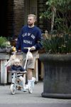 Amsterdam 7 mei 2026
Davy Klaassen aan het winkelen met zijn dochtertje 