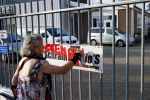Amsterdam 21 juni 2026
Show Thijs Romer bij de Schram studios . De Dolle Minas komen protesteren tegen de show. demonstranten 