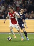 Amsterdam, 2 Mei 2026
Kompetitiewedstrijd AJAX-PSV, eindstand 2-2
Dennis Man en Mika Godts