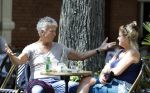 Amsterdam 16 juni 2026
Derk Bolt met een kennis op terras in Amsterdam zuid.