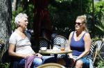 Amsterdam 16 juni 2026
Derk Bolt met een kennis op terras in Amsterdam zuid.