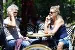 Amsterdam 16 juni 2026
Derk Bolt met een kennis op terras in Amsterdam zuid.