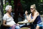 Amsterdam 16 juni 2026
Derk Bolt met een kennis op terras in Amsterdam zuid.