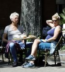 Amsterdam 16 juni 2026
Derk Bolt met een kennis op terras in Amsterdam zuid.
