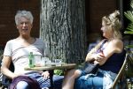 Amsterdam 16 juni 2026
Derk Bolt met een kennis op terras in Amsterdam zuid.