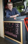 Amsterdam 27 mei 2026
3e deel van de boekenreeks 60 jaar Top 40 wordt feestelijk gelanceerd door bestickerde Top 40-tram met Erik de Zwart als trambestuurder. Natalie La Rose Erik de Zwart, Godfried Nevels en Jeroen Nieuwenhuize  zijn aanwezig 