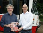 Amsterdam 27 mei 2026
3e deel van de boekenreeks 60 jaar Top 40 wordt feestelijk gelanceerd door bestickerde Top 40-tram met Erik de Zwart als trambestuurder. Natalie La Rose Erik de Zwart, Godfried Nevels en Jeroen Nieuwenhuize  zijn aanwezig 