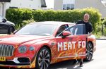 Vinkeveen 23 mei 2026
Frank v Etten heeft een vleesbedrijf (meat for more) Op zijn bentley staat de naam van het bedrijf .