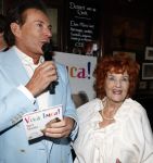 Laren 13 mei 2026
Imca Marina viert haar 85e verjaardag bij het bonte Paard in Laren . Gerard Joling reikte de eerste cd uit 