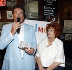 Laren 13 mei 2026
Imca Marina viert haar 85e verjaardag bij het bonte Paard in Laren . Gerard Joling reikte de eerste cd uit 