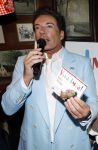 Laren 13 mei 2026
Imca Marina viert haar 85e verjaardag bij het bonte Paard in Laren . Gerard Joling reikte de eerste cd uit 