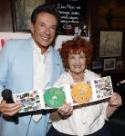 Laren 13 mei 2026
Imca Marina viert haar 85e verjaardag bij het bonte Paard in Laren . Gerard Joling reikte de eerste cd uit 