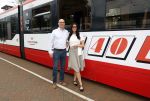 Amsterdam 27 mei 2026
3e deel van de boekenreeks 60 jaar Top 40 wordt feestelijk gelanceerd door bestickerde Top 40-tram met Erik de Zwart als trambestuurder. Natalie La Rose Erik de Zwart, Godfried Nevels en Jeroen Nieuwenhuize  zijn aanwezig . Godfried Nevels  en Rikkie Borgelt