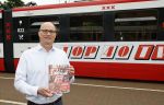 Amsterdam 27 mei 2026
3e deel van de boekenreeks 60 jaar Top 40 wordt feestelijk gelanceerd door bestickerde Top 40-tram met Erik de Zwart als trambestuurder. Natalie La Rose Erik de Zwart, Godfried Nevels en Jeroen Nieuwenhuize  zijn aanwezig 