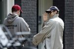 Amsterdam 27 mei 2026
Harry Styles en zijn beveiliger lopen door Amsterdam zuid. Harry geeft 10 concerten in de Johan Cruijff arena.