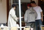 Amsterdam 27 mei 2026
Harry Styles en zijn beveiliger lopen door Amsterdam zuid. Harry geeft 10 concerten in de Johan Cruijff arena.