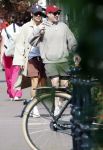 Amsterdam 27 mei 2026
Harry Styles en zijn beveiliger lopen door Amsterdam zuid. Harry geeft 10 concerten in de Johan Cruijff arena.