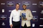 Maarssen 25 mei 2026
Ismael Saibari wordt gekozen tot beste speler van de nederlandse eredivie op het gala van ESPN in de Fabrique . ismael met een kennis 