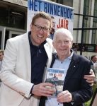Den Haag 21 mei 2026
Boekpresentatie Jair Ferwerda in Den Haag bij Cafe restaurant Luden . Frits Barend krijgt het eerste exemplaar