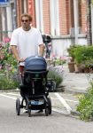 Amsterdam 10 juni 2026
Jamie Trenite achter de kinderwagen met daarin zijn 2e zoon in de jordaan.