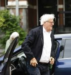 Amsterdam 1 juni 2026
Jeroen Krabbe en Herma Krabbe met hun auto in Amsterdam . Jeroen Krabbe met bierfles 