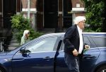 Amsterdam 1 juni 2026
Jeroen Krabbe en Herma Krabbe met hun auto in Amsterdam . Jeroen Krabbe met bierfles 