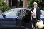 Amsterdam 1 juni 2026
Jeroen Krabbe en Herma Krabbe met hun auto in Amsterdam . Jeroen Krabbe met bierfles 